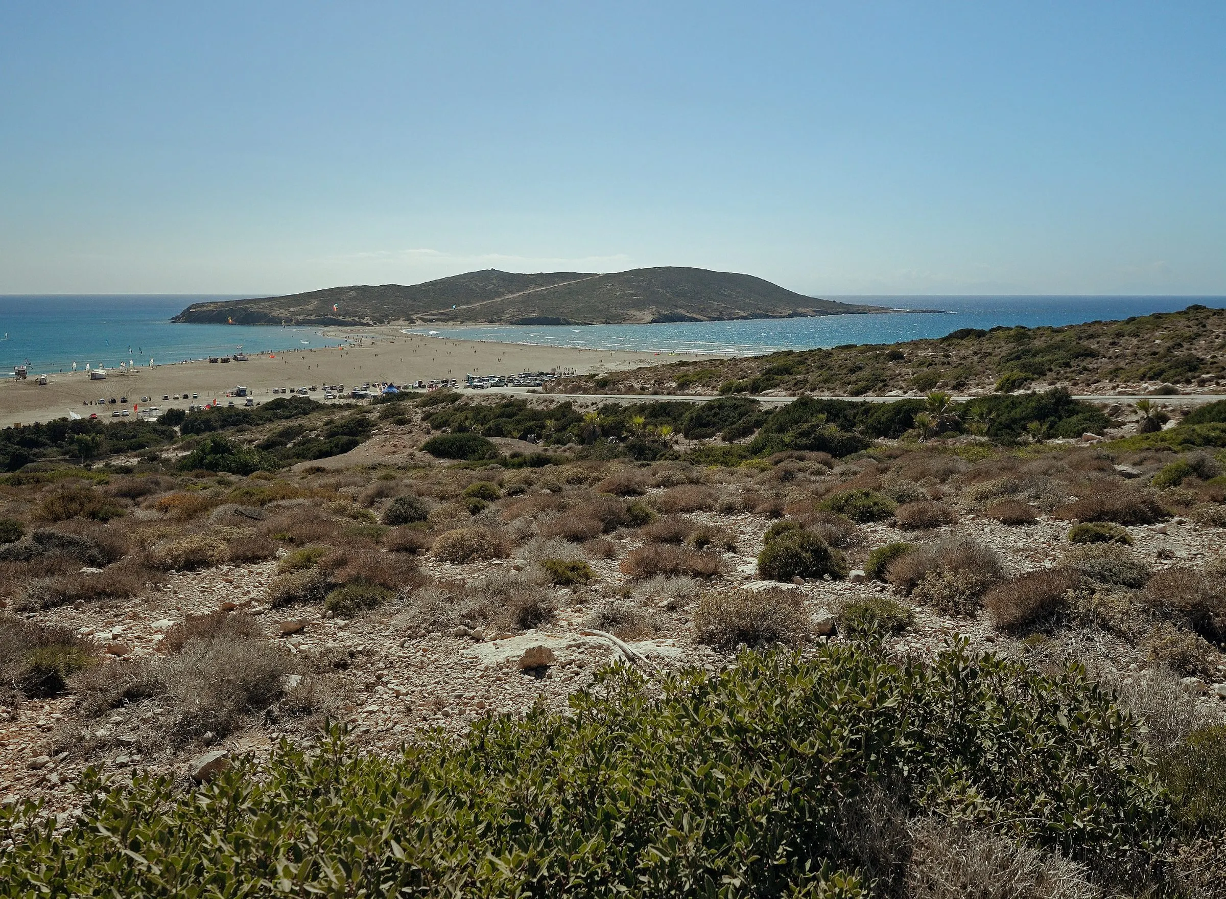 Blick auf die Halbinsel Prasonisi am Südende von Rhodos mit Sandbank und Meer